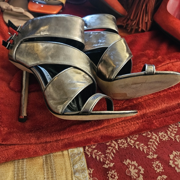 Shoes - Picture 6 of 9